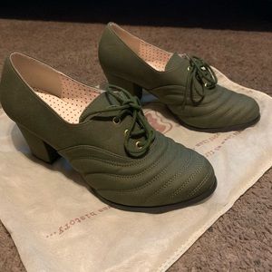 B.A.I.T. Olive heeled Oxford